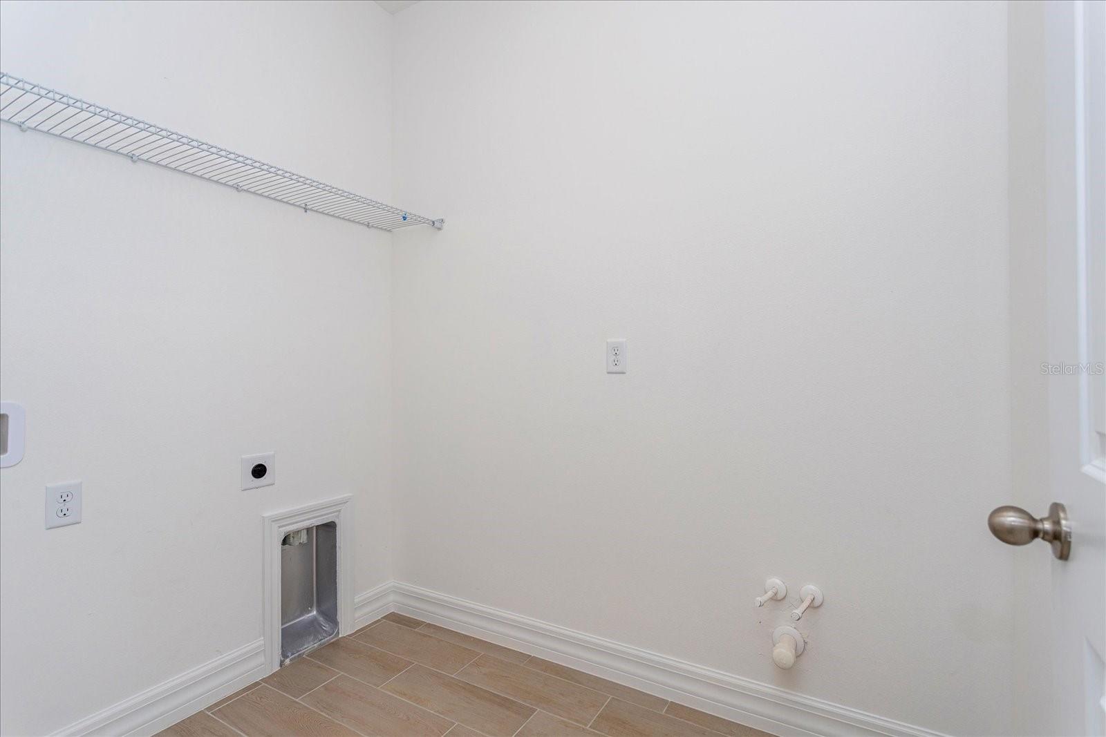 RESERVES AT HAMMOCK OAKS - Residential