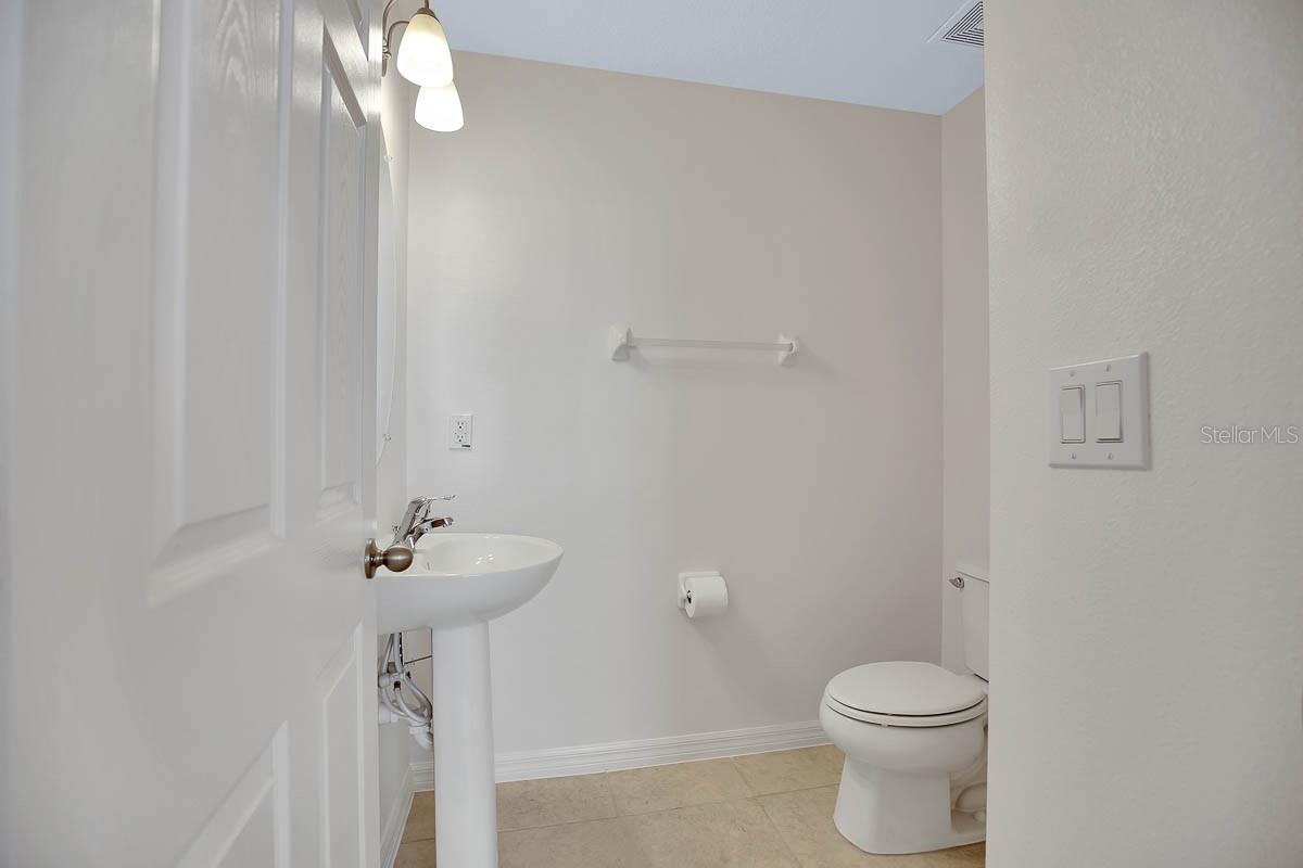 FISHHAWK RANCH WEST TWNHMS - Residential Lease