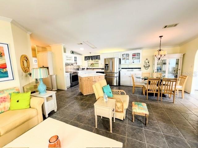 Search Properties for Sale 4 805 S WATERWAY