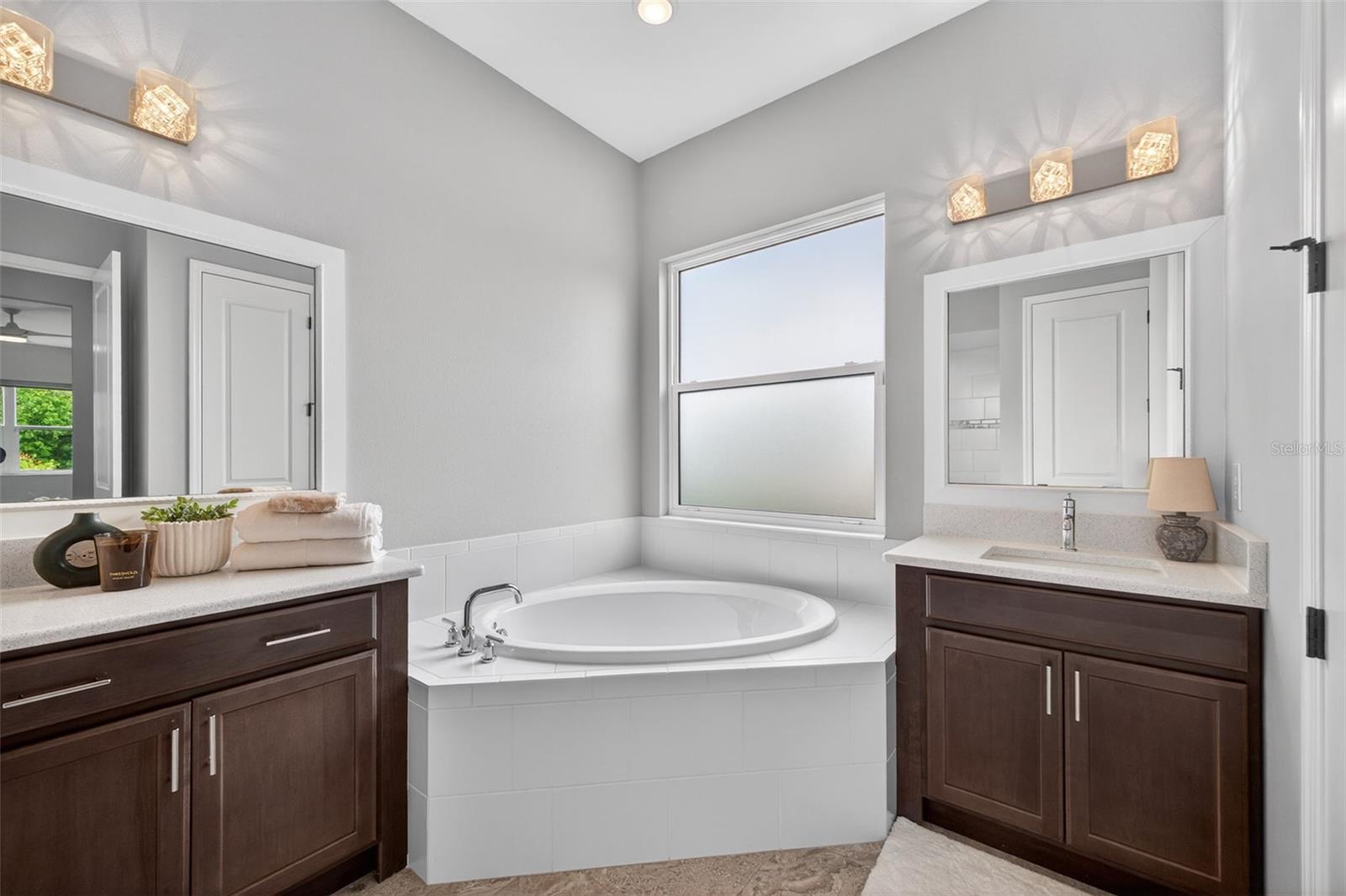 LAKES OF MOUNT DORA - Residential