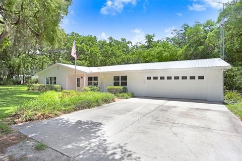 A home in LAKELAND