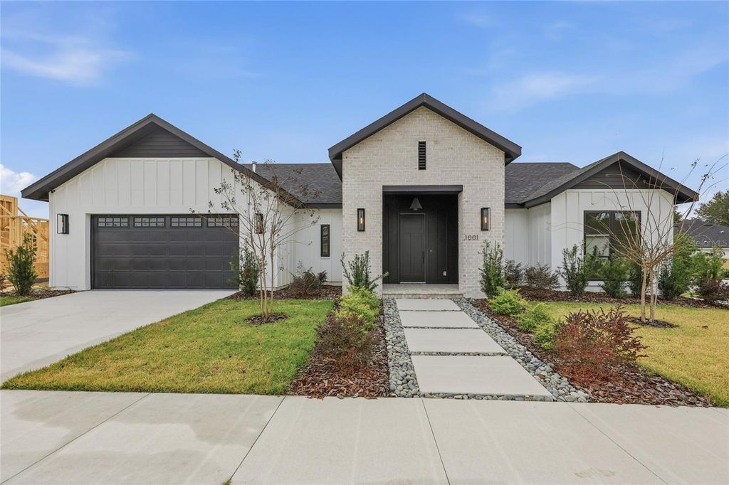 Photo of 1001 SW 120th Drive, Gainesville, FL 32607 (MLS # GC536593)