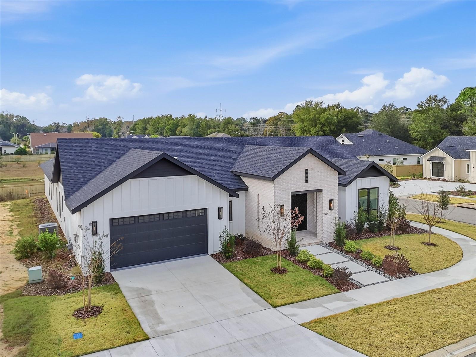 GLORIAS WAY - Residential