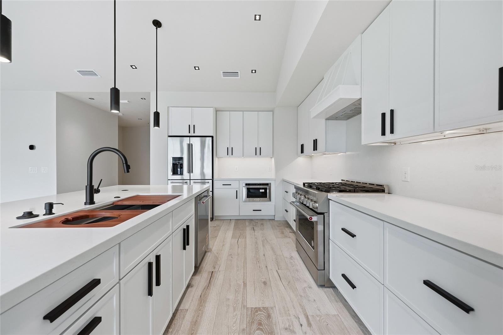 GLORIAS WAY - Residential