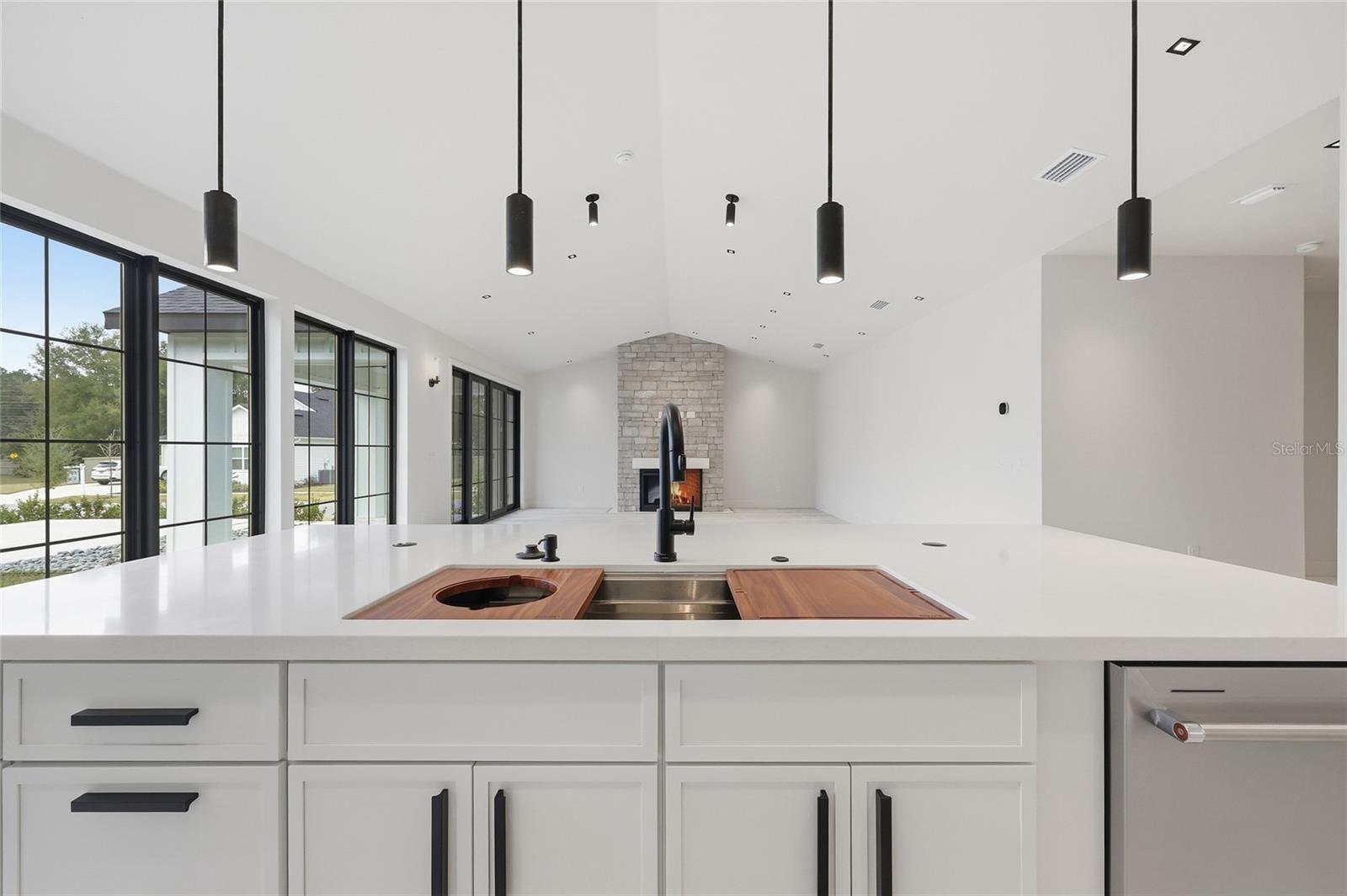 GLORIAS WAY - Residential