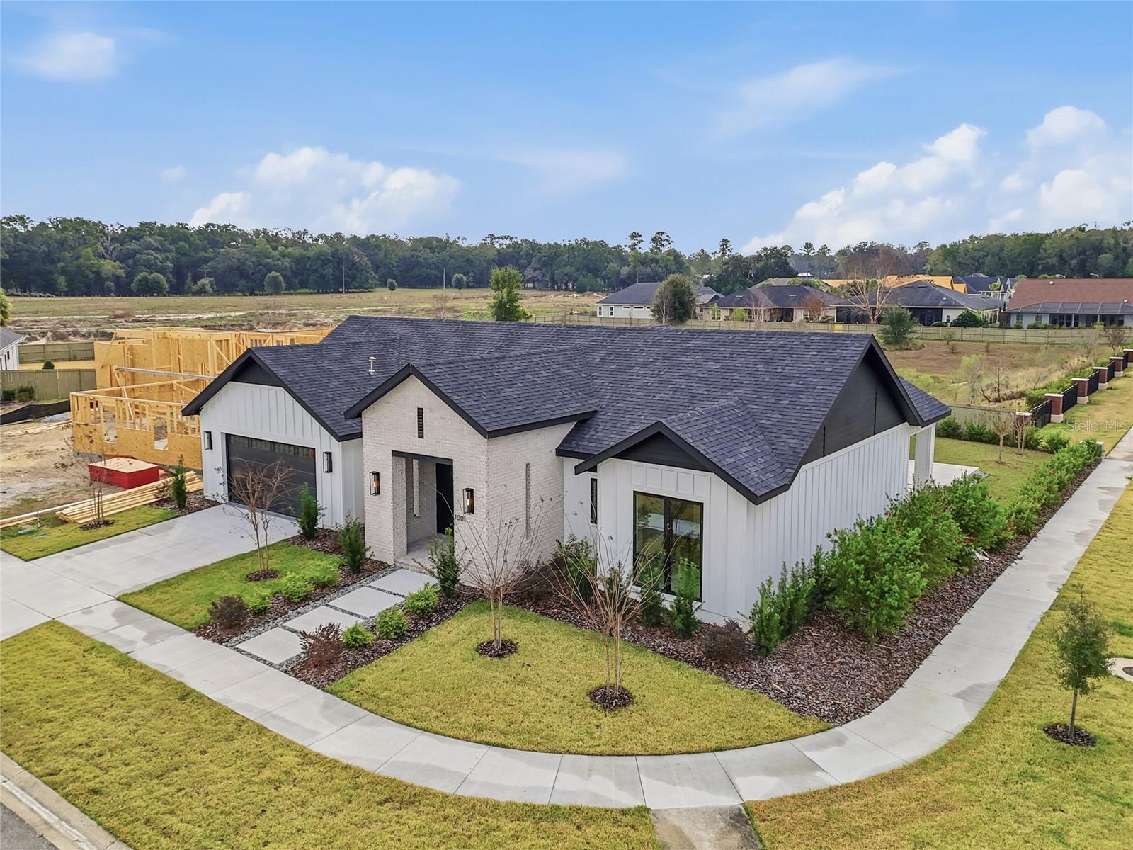 GLORIAS WAY - Residential