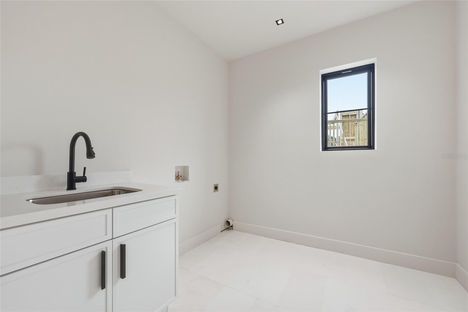 GLORIAS WAY - Residential