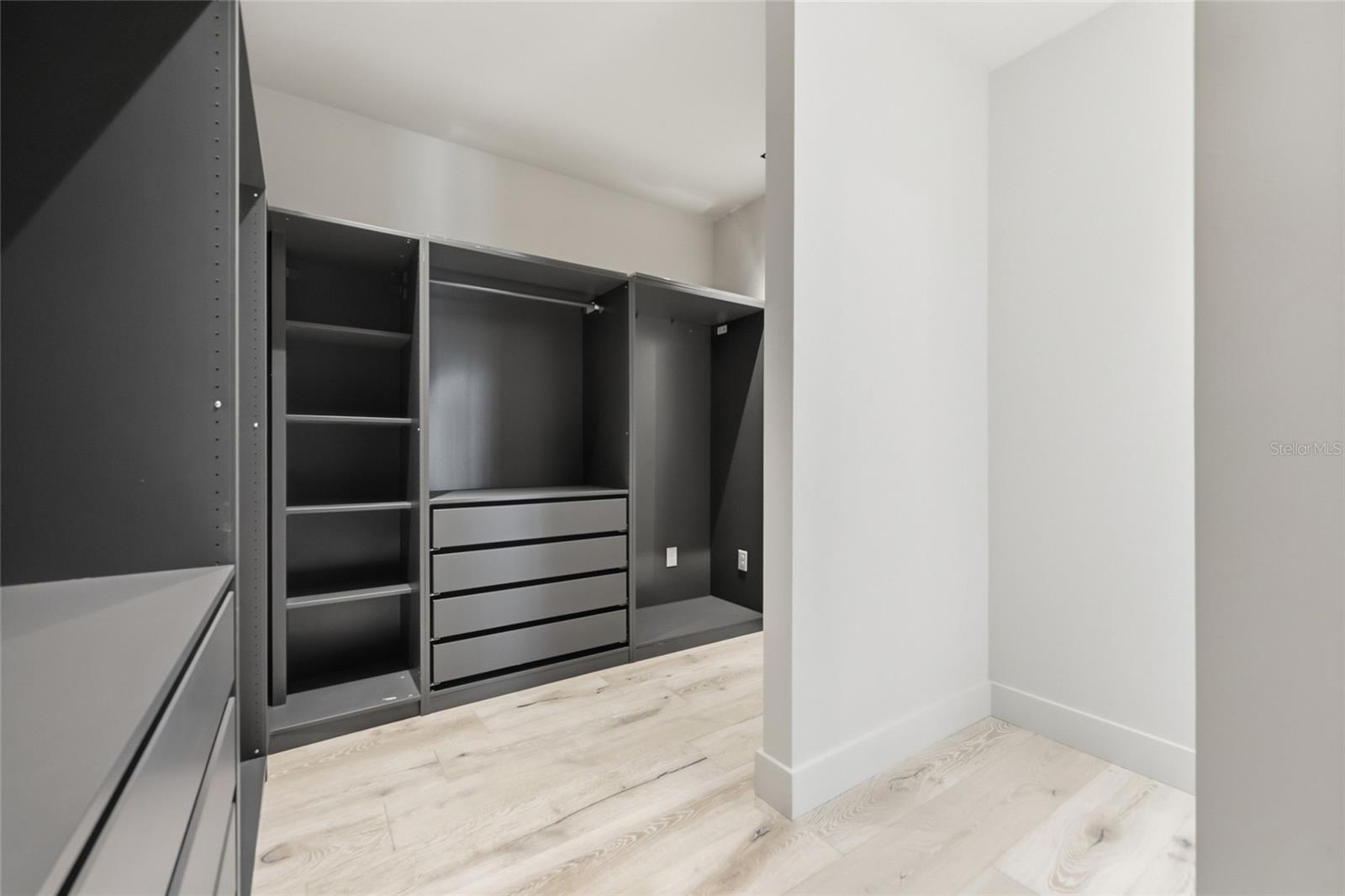 GLORIAS WAY - Residential