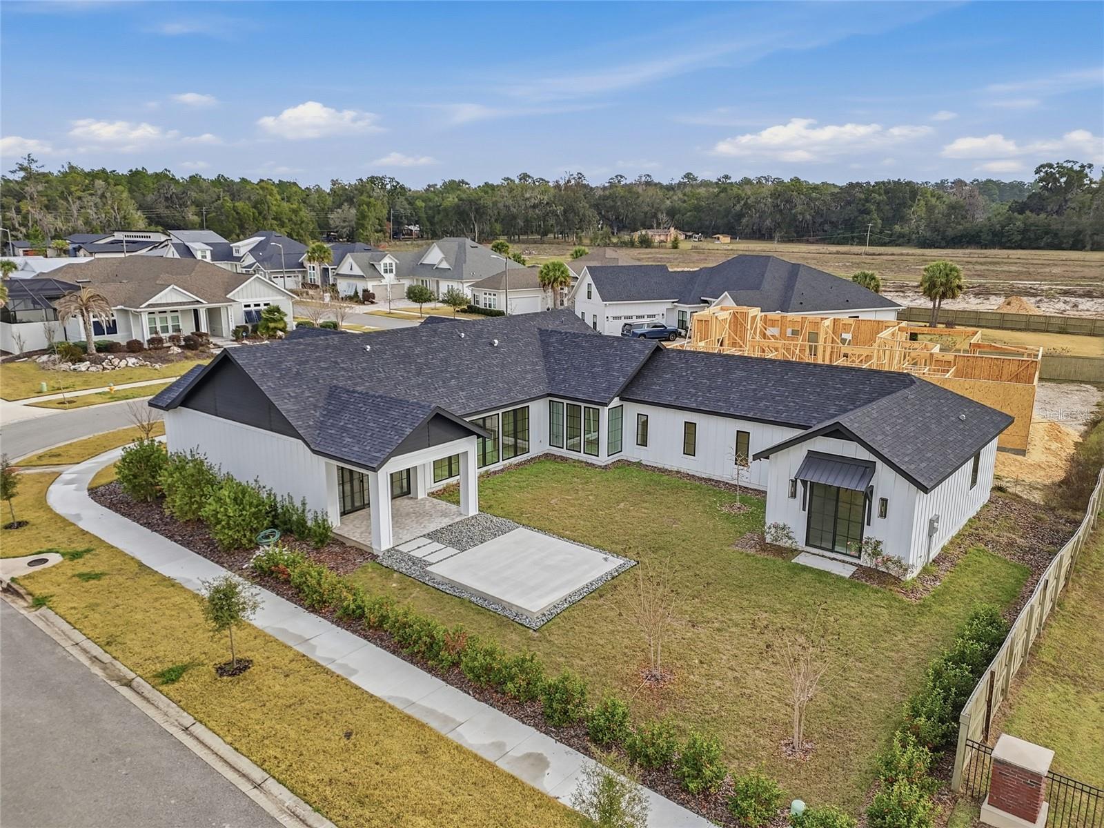 GLORIAS WAY - Residential