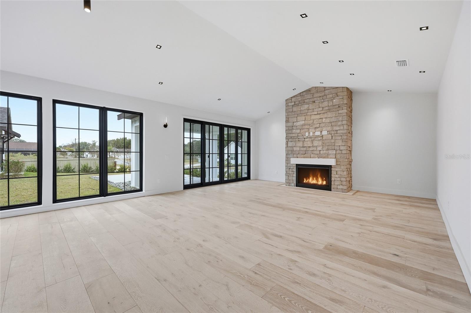 GLORIAS WAY - Residential