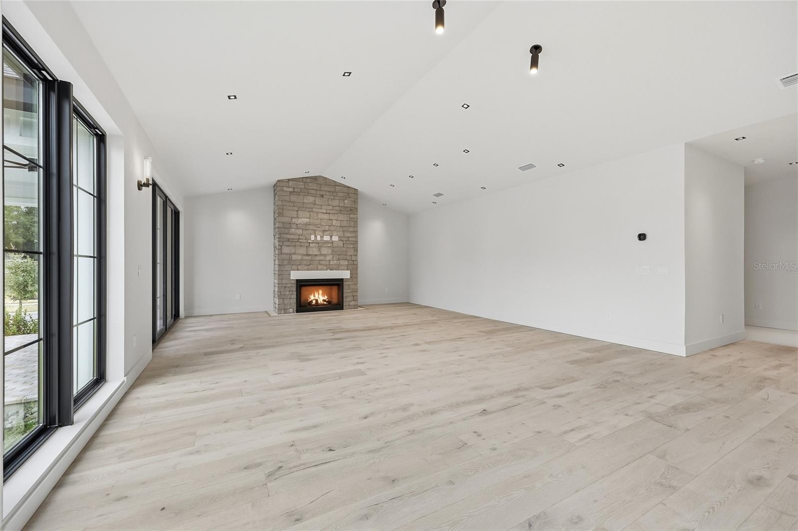 GLORIAS WAY - Residential