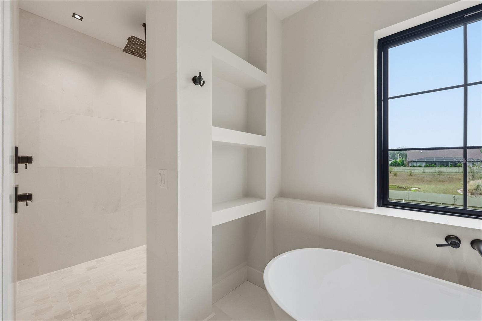 GLORIAS WAY - Residential