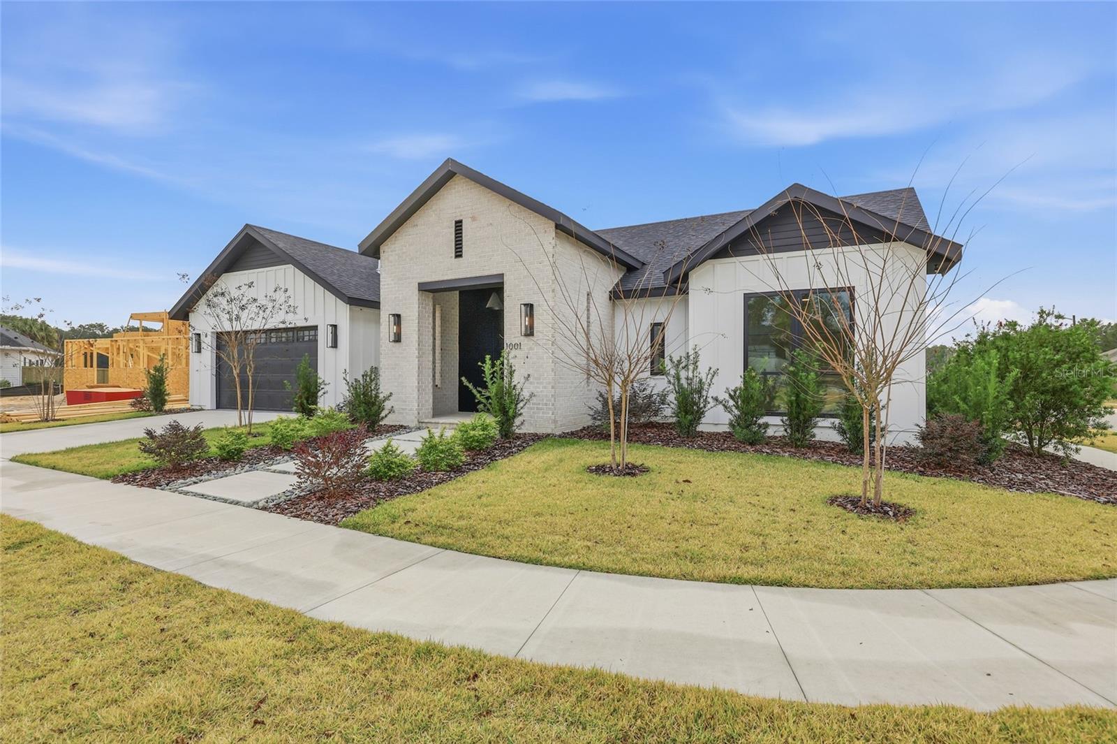 GLORIAS WAY - Residential