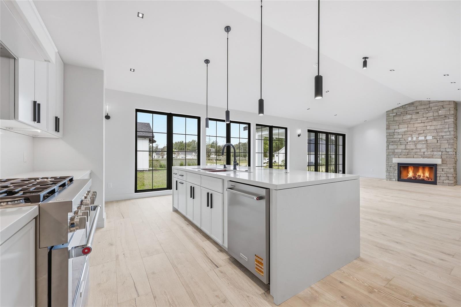 GLORIAS WAY - Residential