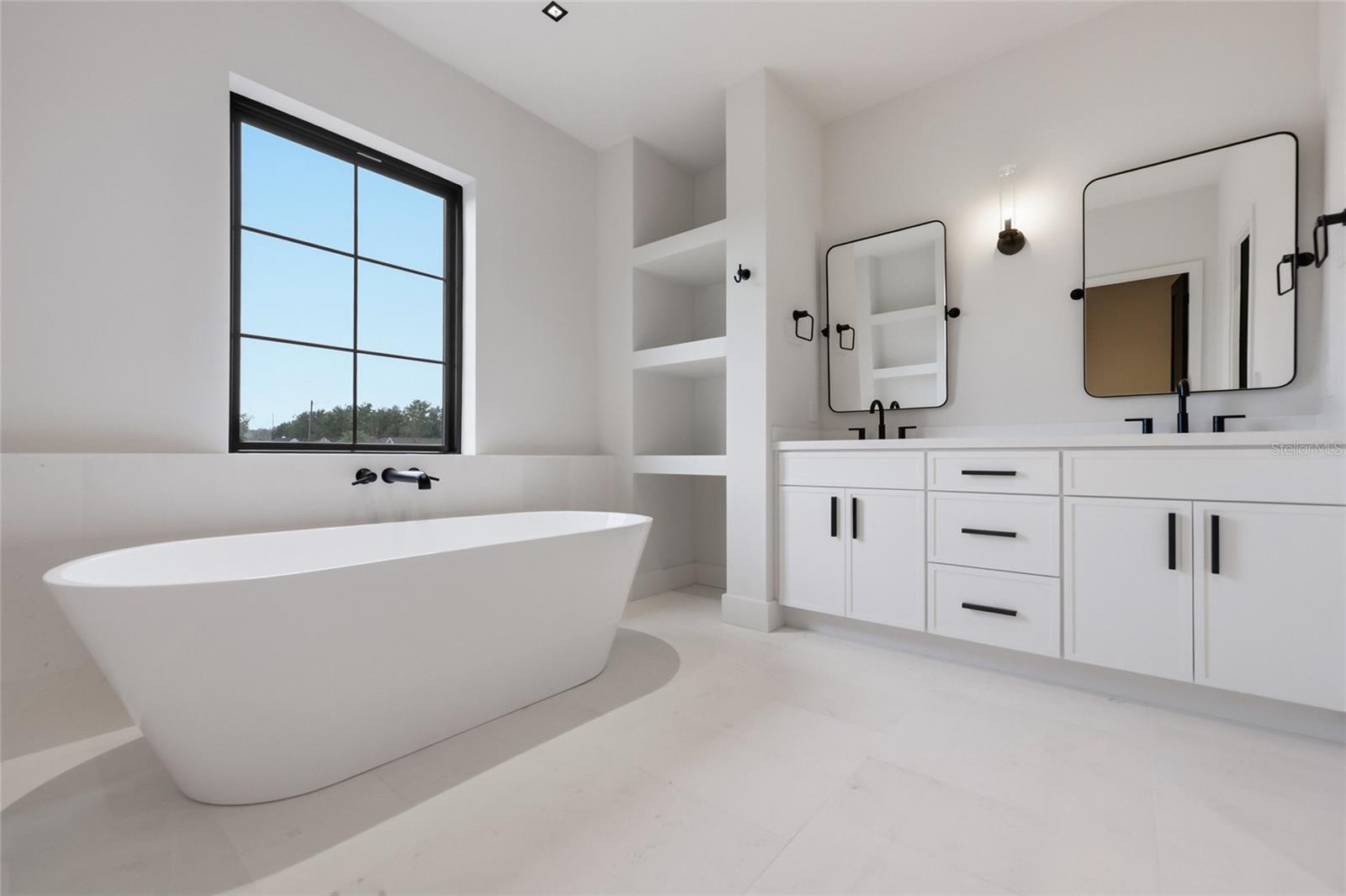 GLORIAS WAY - Residential