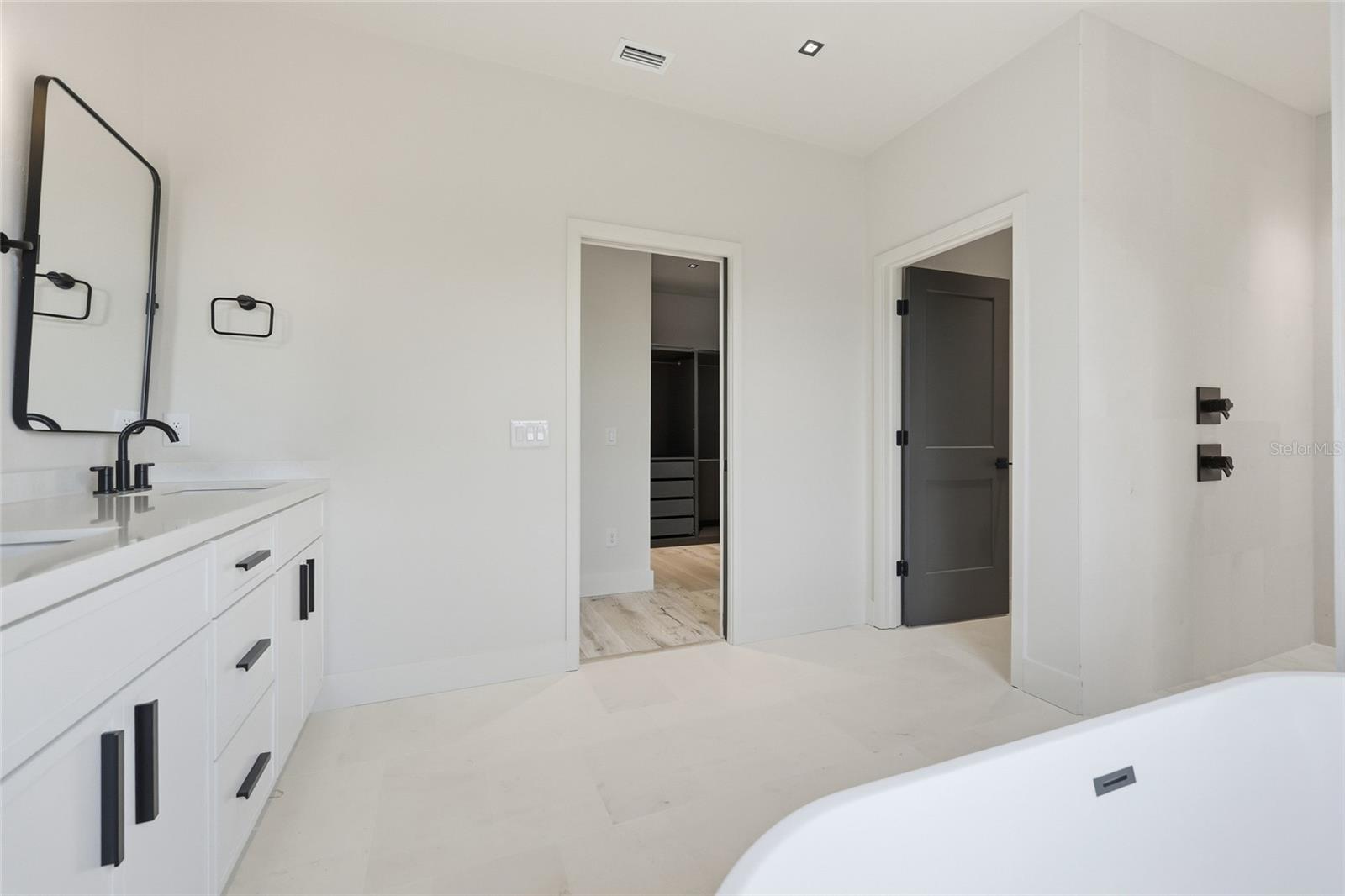 GLORIAS WAY - Residential