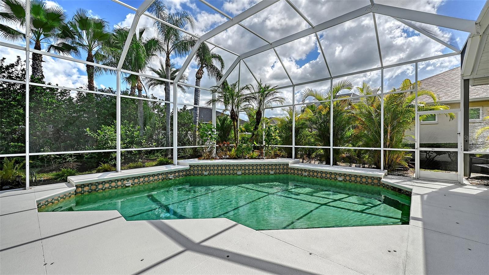 CHARLESTON POINTE PH A AT UNIV PLACE - Residential