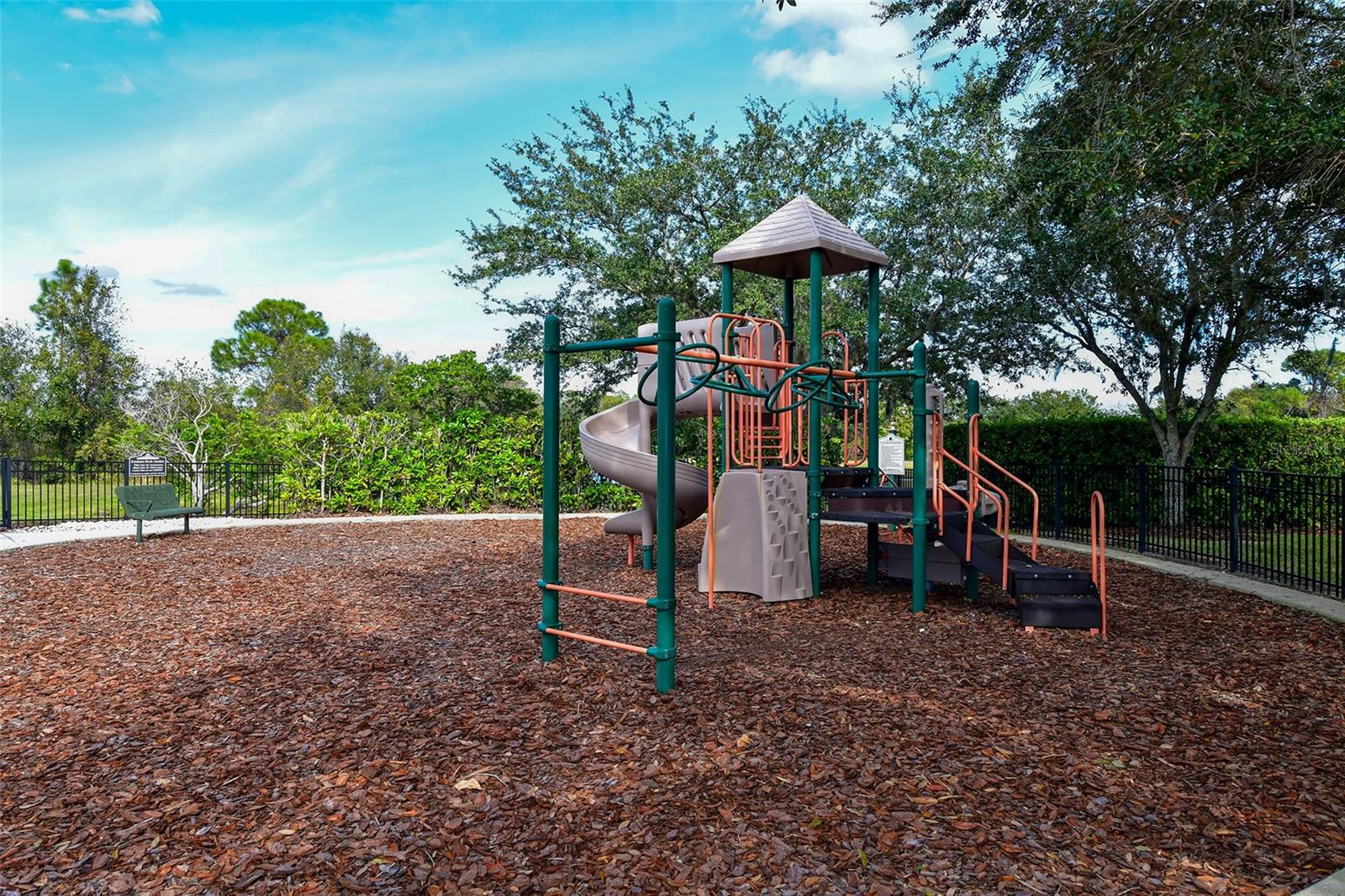 CHARLESTON POINTE PH A AT UNIV PLACE - Residential