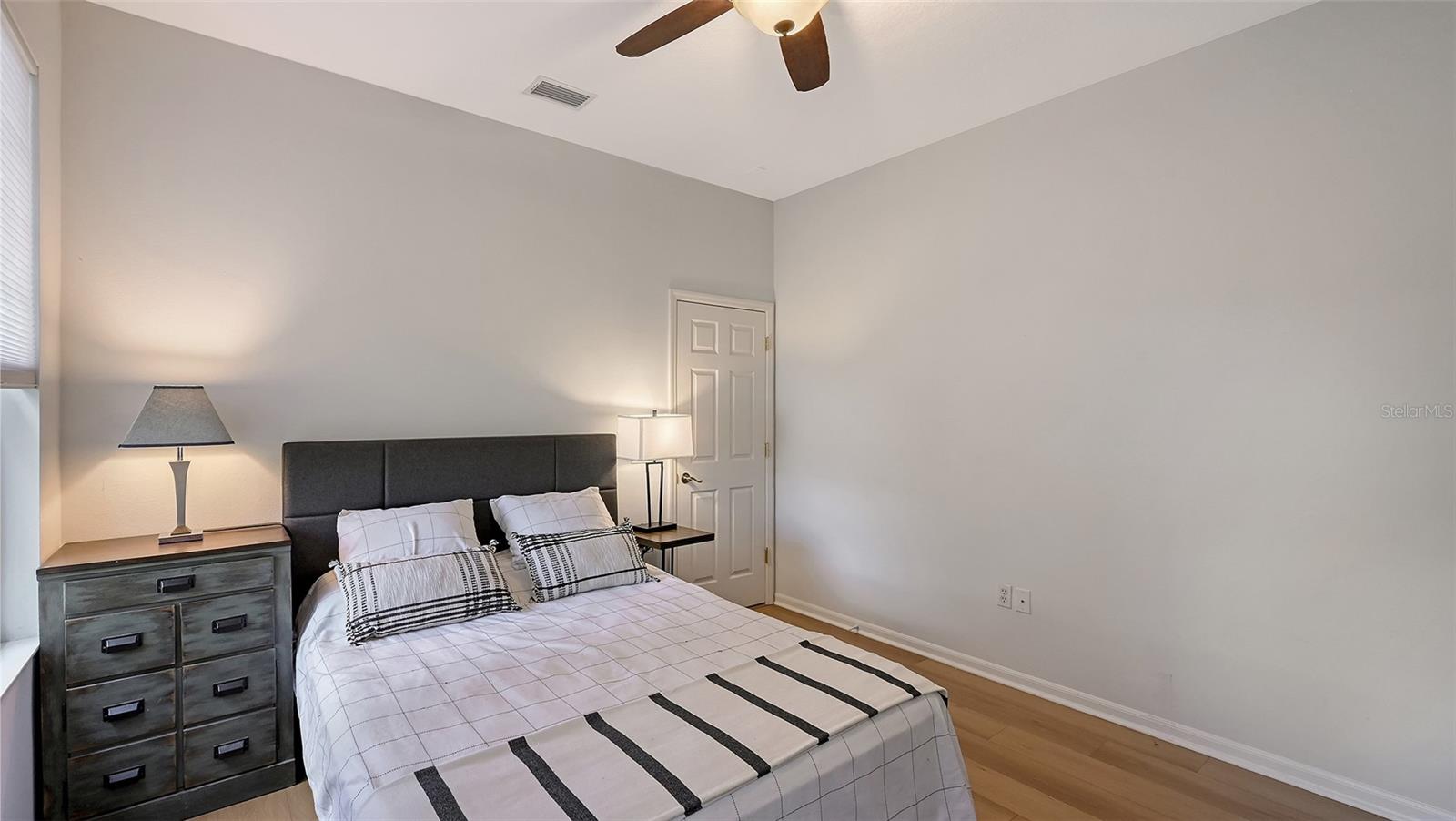 CHARLESTON POINTE PH A AT UNIV PLACE - Residential