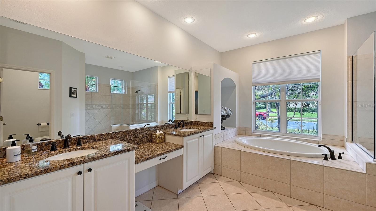 CHARLESTON POINTE PH A AT UNIV PLACE - Residential