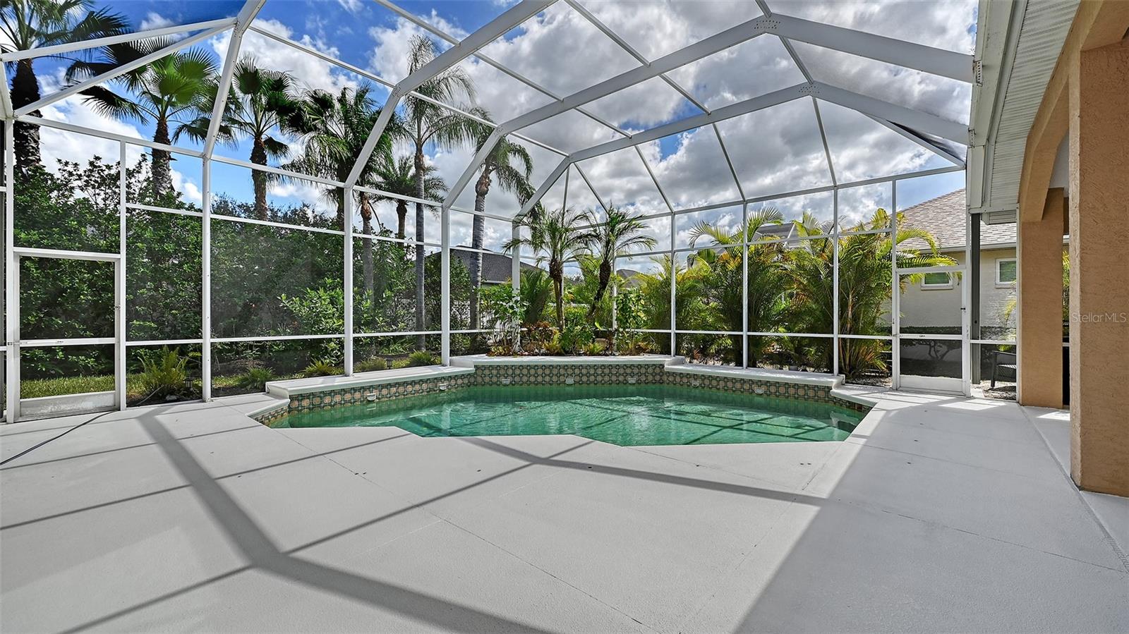 CHARLESTON POINTE PH A AT UNIV PLACE - Residential
