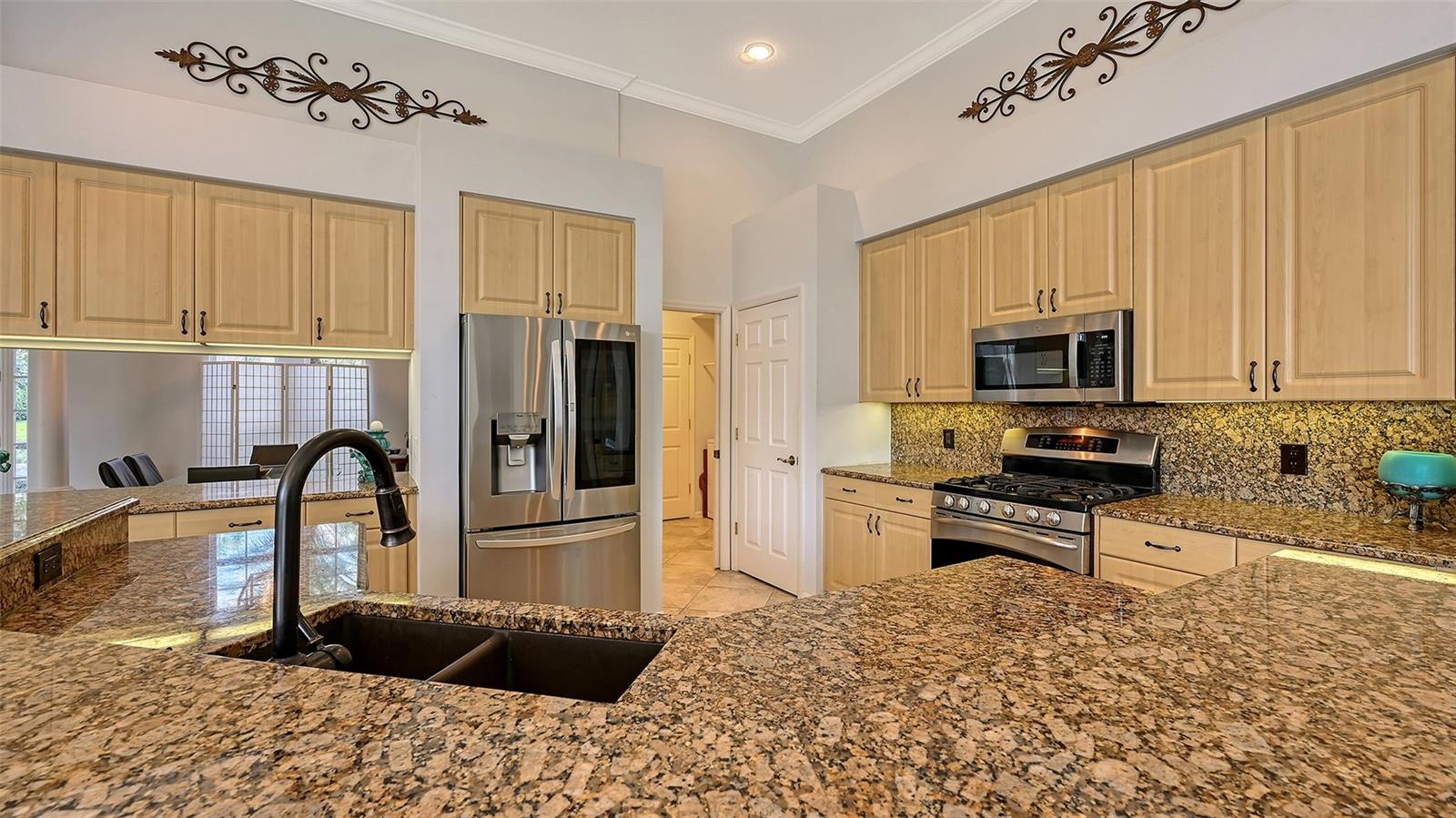 CHARLESTON POINTE PH A AT UNIV PLACE - Residential