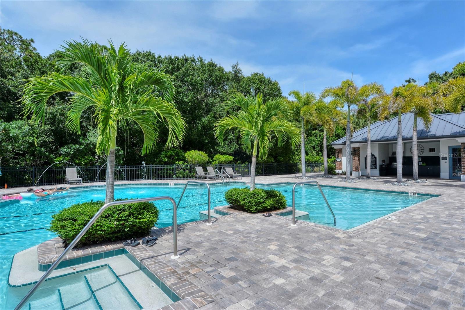 CHARLESTON POINTE PH A AT UNIV PLACE - Residential