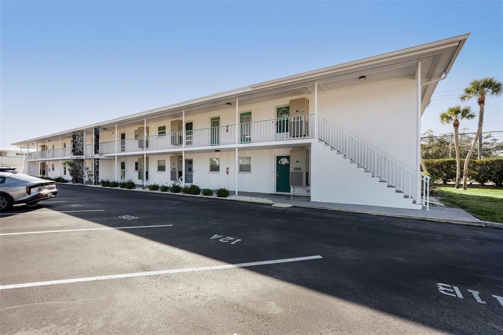 3900 ROXANE BOULEVARD 8B