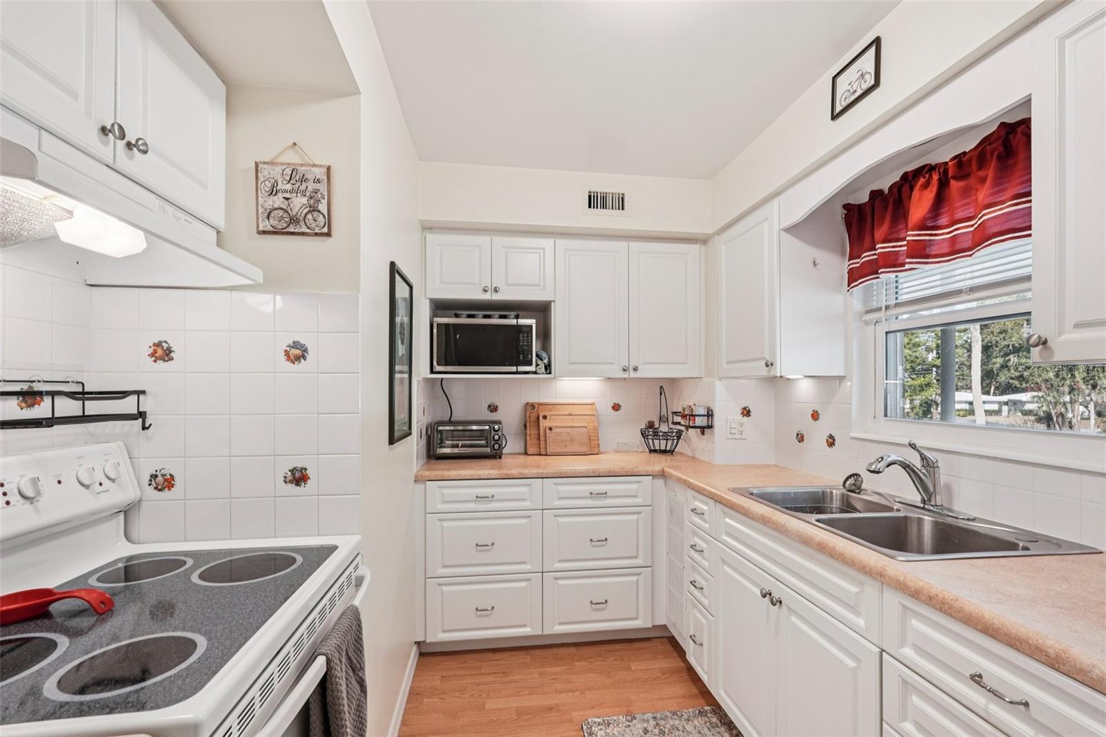 STRATHMORE VILLAGE GREEN - Residential