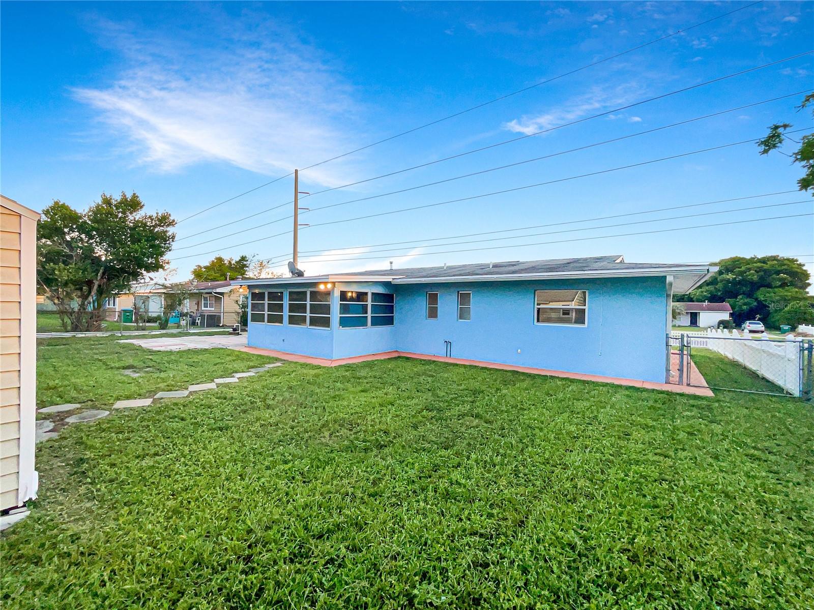 Photo 9 of 22 of 2254 HOWLAND BOULEVARD house