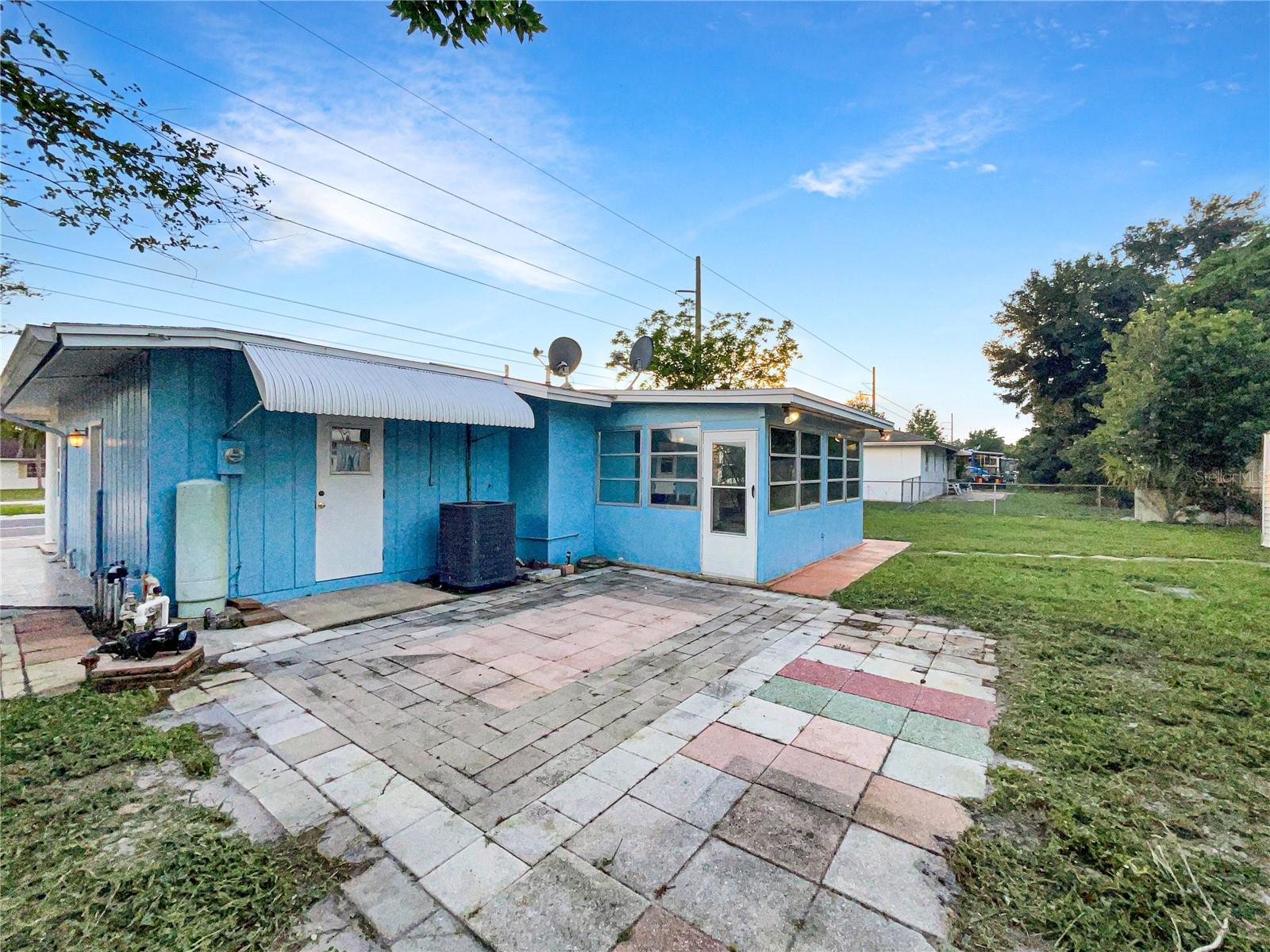 Photo 7 of 22 of 2254 HOWLAND BOULEVARD house