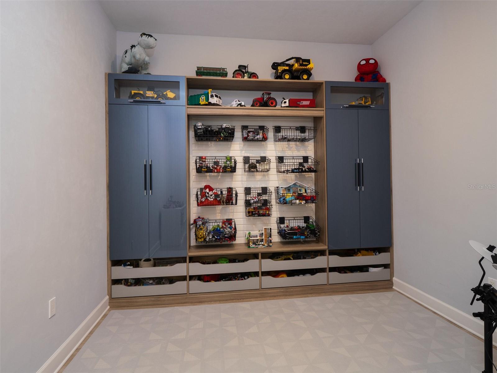 OAKMONT PH 2 PB 32 PG 30 - Residential