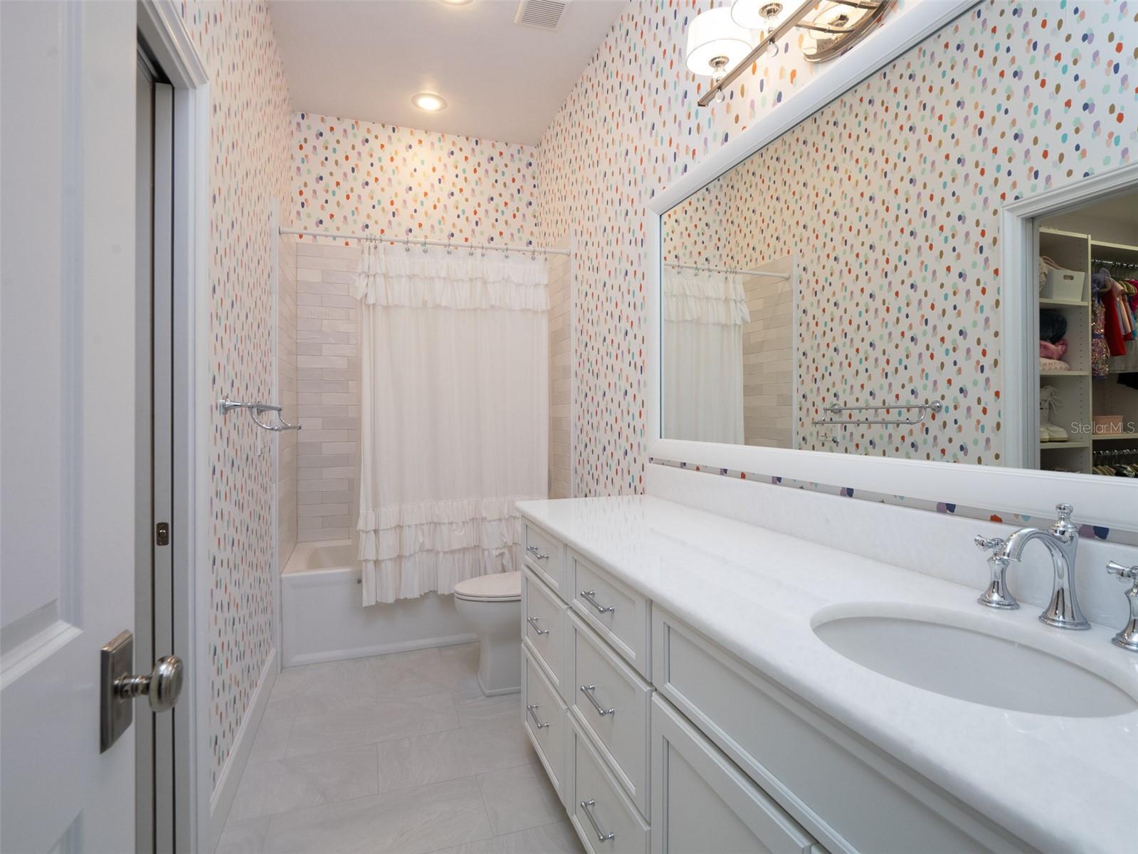 OAKMONT PH 2 PB 32 PG 30 - Residential