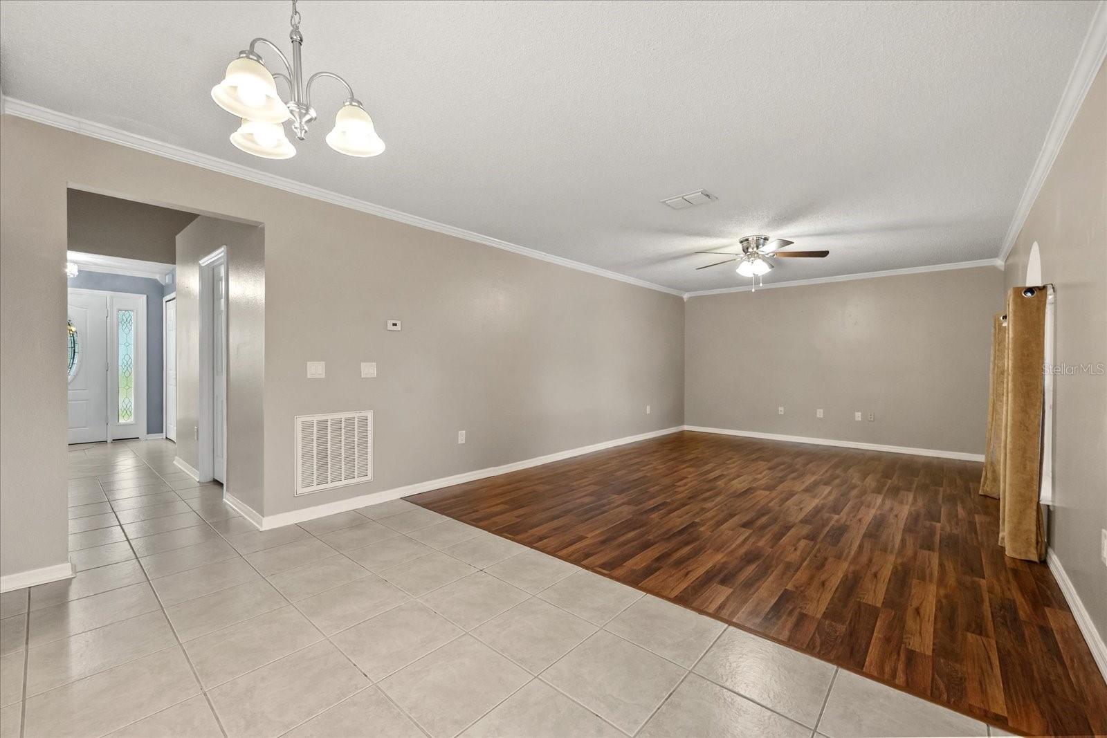 2725 WHITE MAGNOLIA LOOP