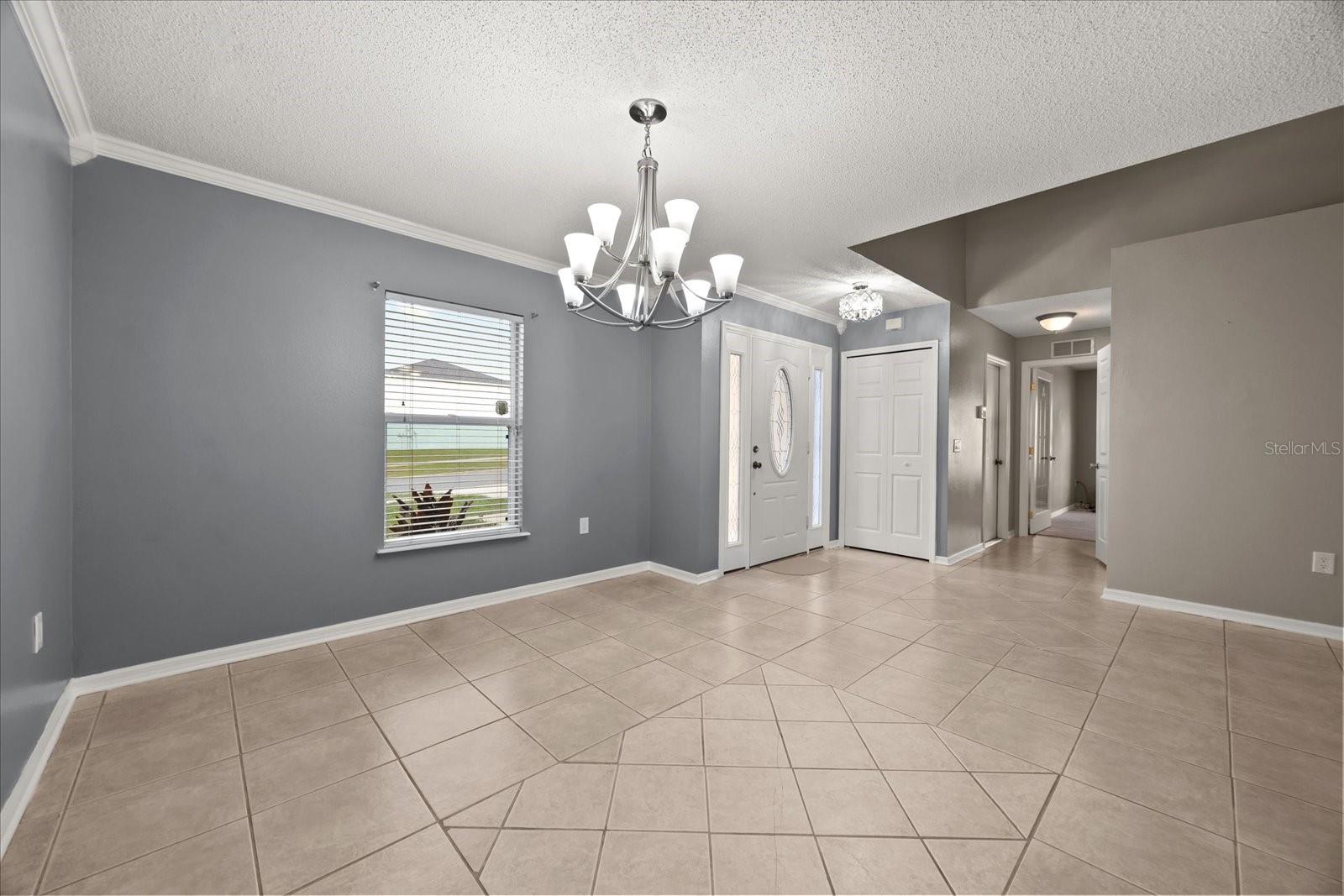 2725 WHITE MAGNOLIA LOOP