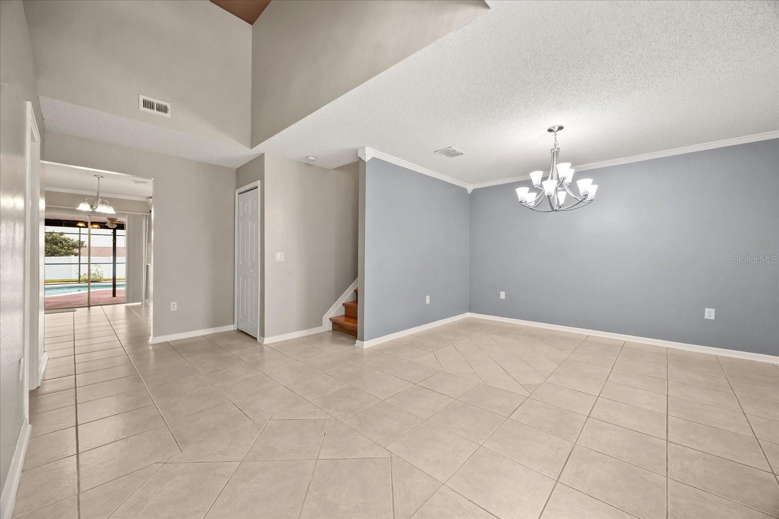 2725 WHITE MAGNOLIA LOOP