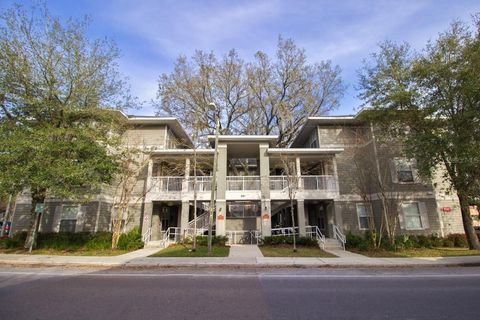Photo of 621 SW 10th Street #201, Gainesville, FL 32601 (MLS # GC539132)