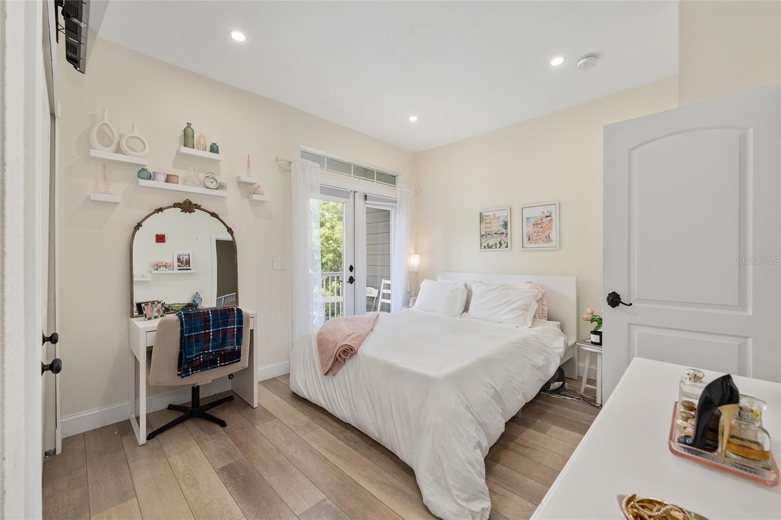 TAYLOR SQUARE CONDO - Residential