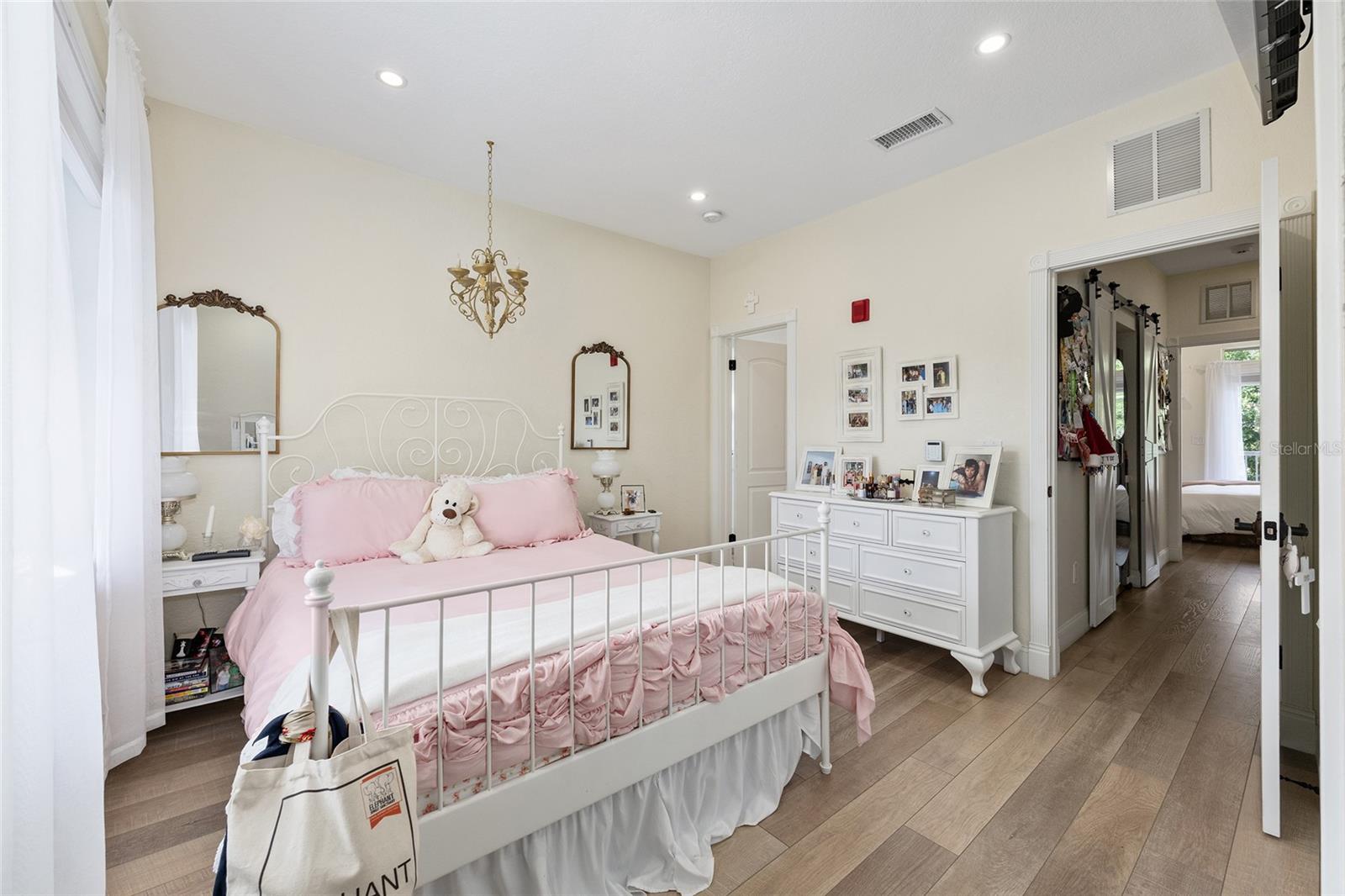 TAYLOR SQUARE CONDO - Residential