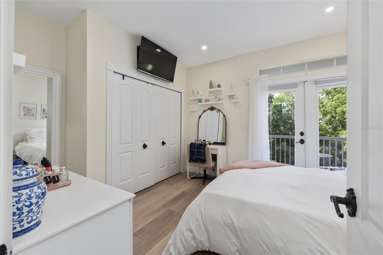 TAYLOR SQUARE CONDO - Residential