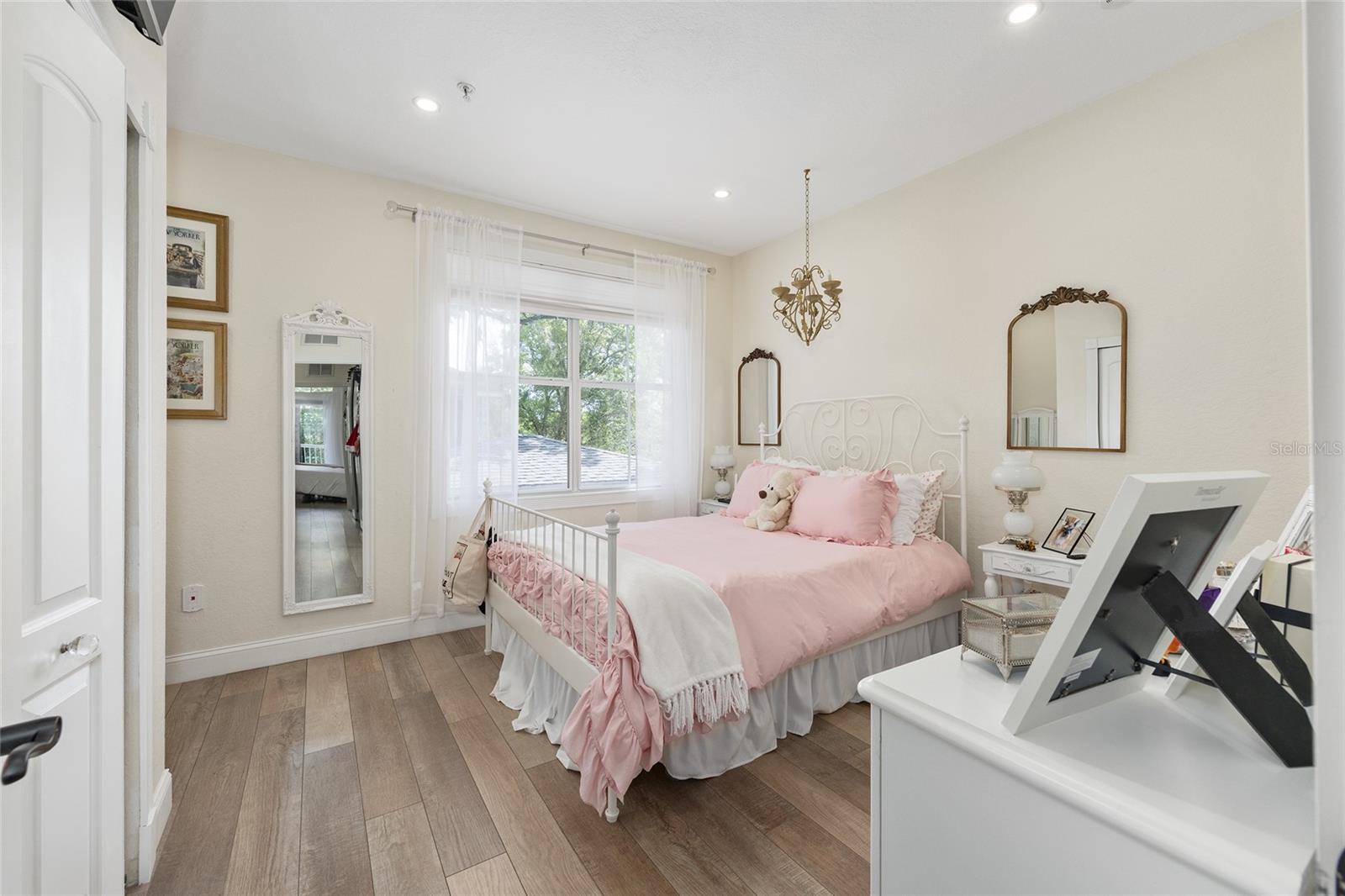 TAYLOR SQUARE CONDO - Residential