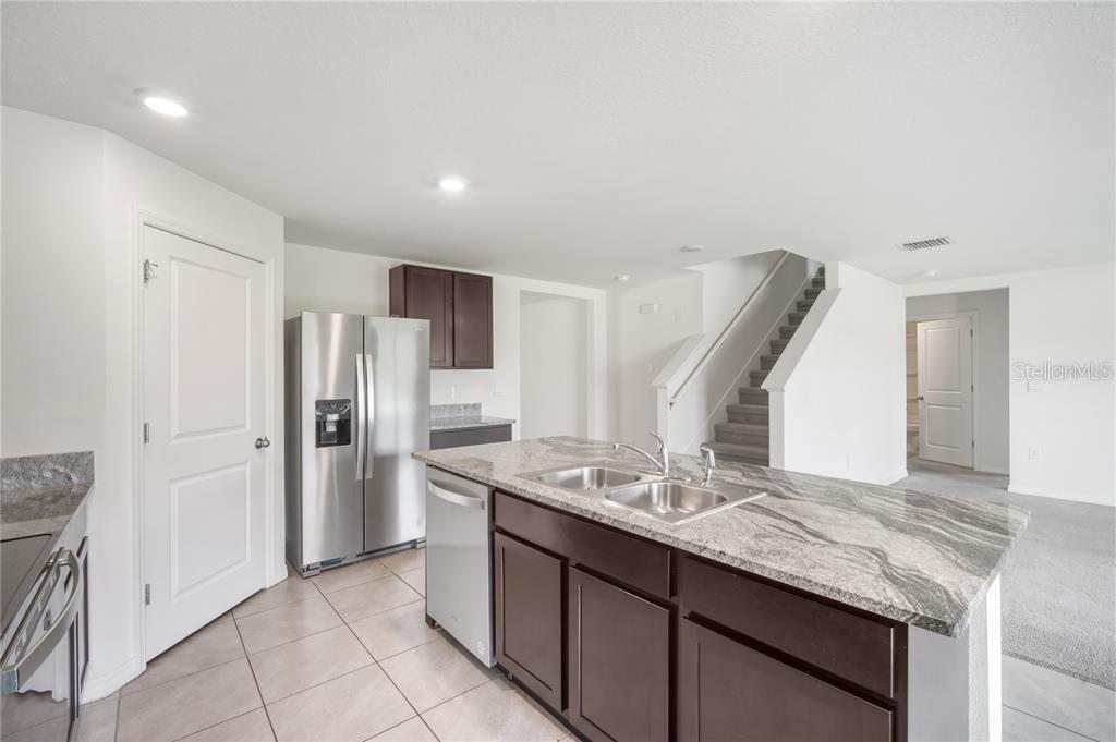 ZEPHYR LAKES SUB - Residential Lease