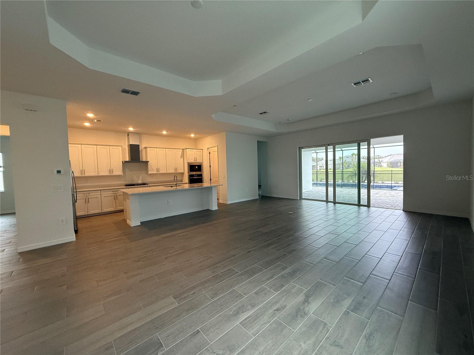 CALUSA COUNRY CLUB - Residential Lease