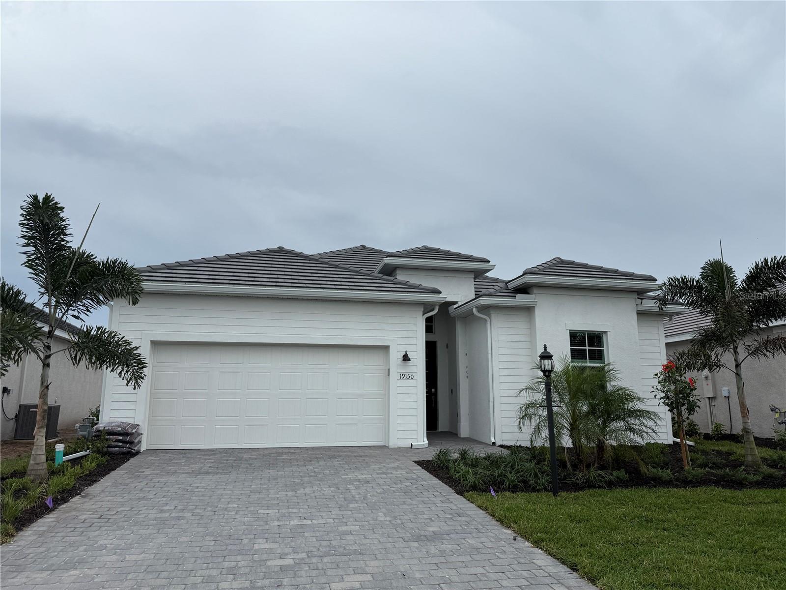 CALUSA COUNRY CLUB - Residential Lease