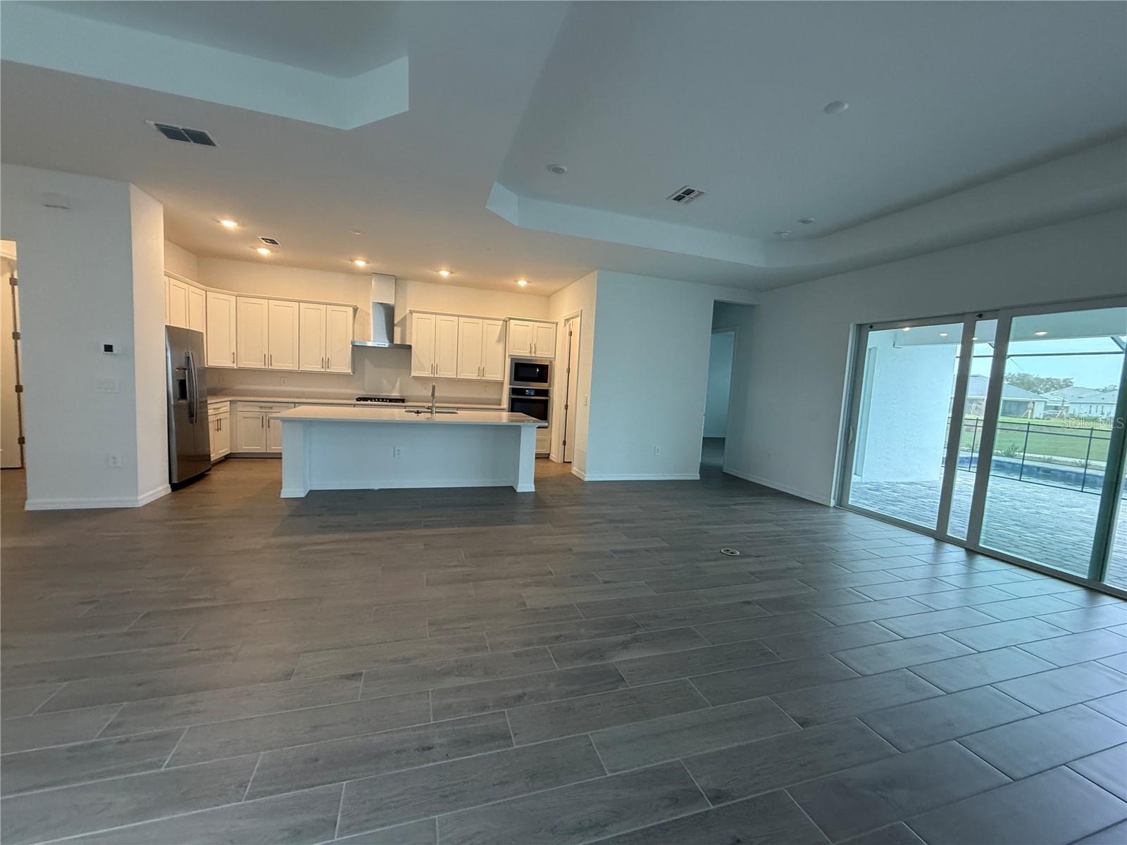 CALUSA COUNRY CLUB - Residential Lease