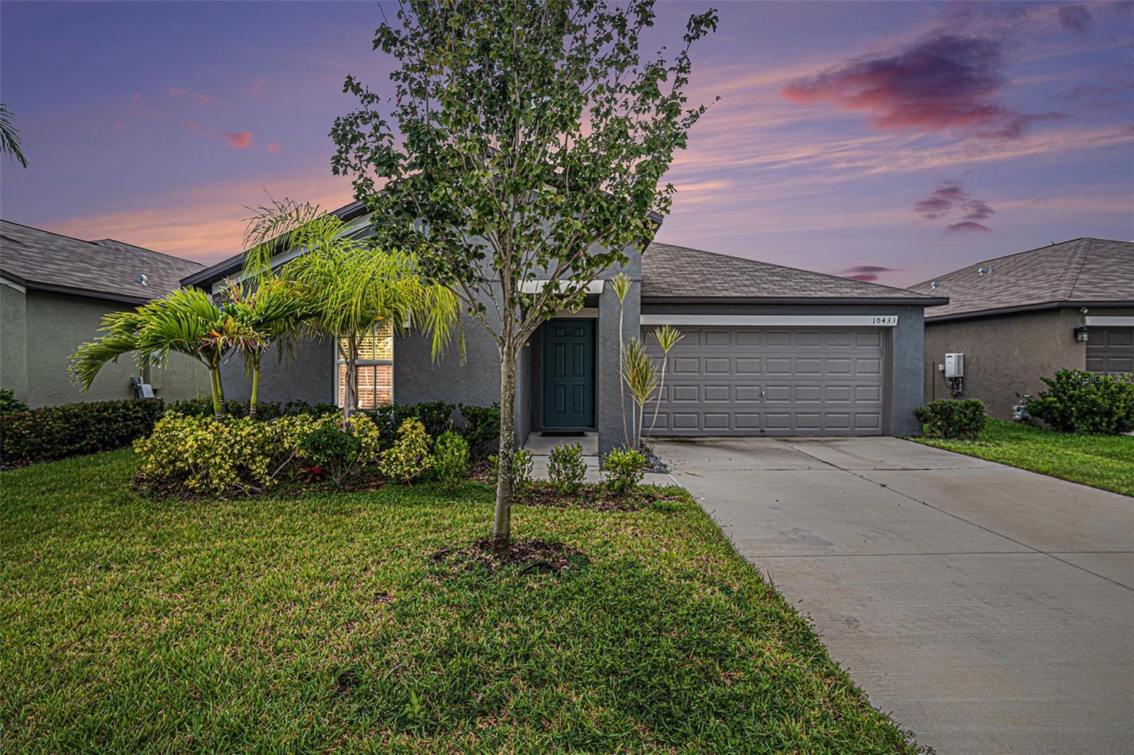 Welcome to this beautifully kept 3-bed, 2-bath home in Riverview’s South Creek community, offering 1,540 sq ft of light-filled, open-concept living and a 2-car garage. The great room flows into a dining area and a stylish kitchen with stainless steel appliances, ample cabinetry, and a breakfast bar—perfect for everyday living and entertaining. The private primary suite features a walk-in closet and dual-sink bath. Two additional bedrooms provide flexible space for guests, a home office, or hobbies. Step outside to a peaceful backyard with a serene water view for morning coffee or sunset unwinding. South Creek residents enjoy resort-style amenities including a pool, playground, and dog park. Minutes to I-75, US-301, shopping, dining, St. Joseph’s Hospital, and local schools—this location blends convenience with comfort. Make 10433 Alder Green Dr your next move—schedule your private showing today!