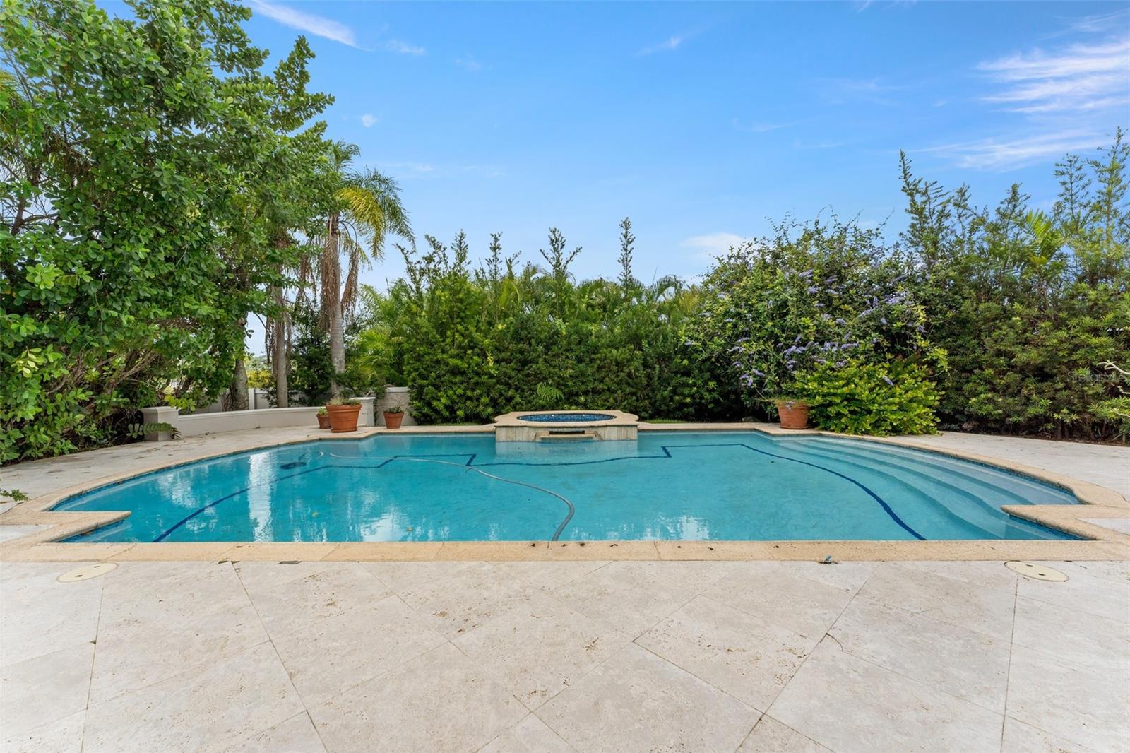 LOS PASEOS DEV - Residential