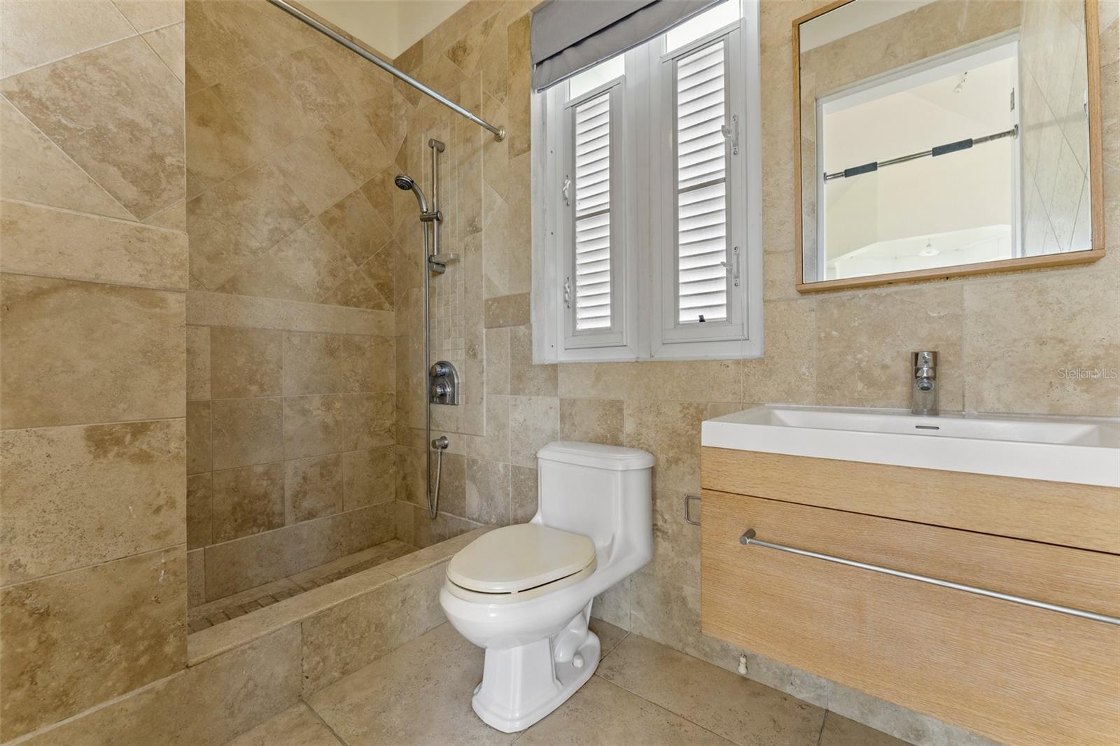 LOS PASEOS DEV - Residential