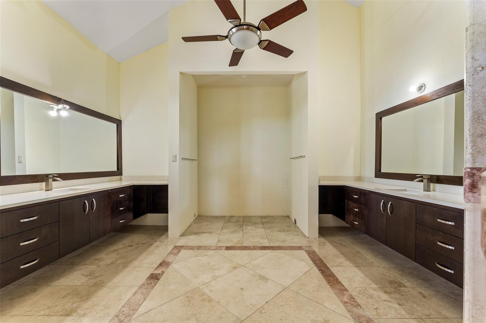 LOS PASEOS DEV - Residential