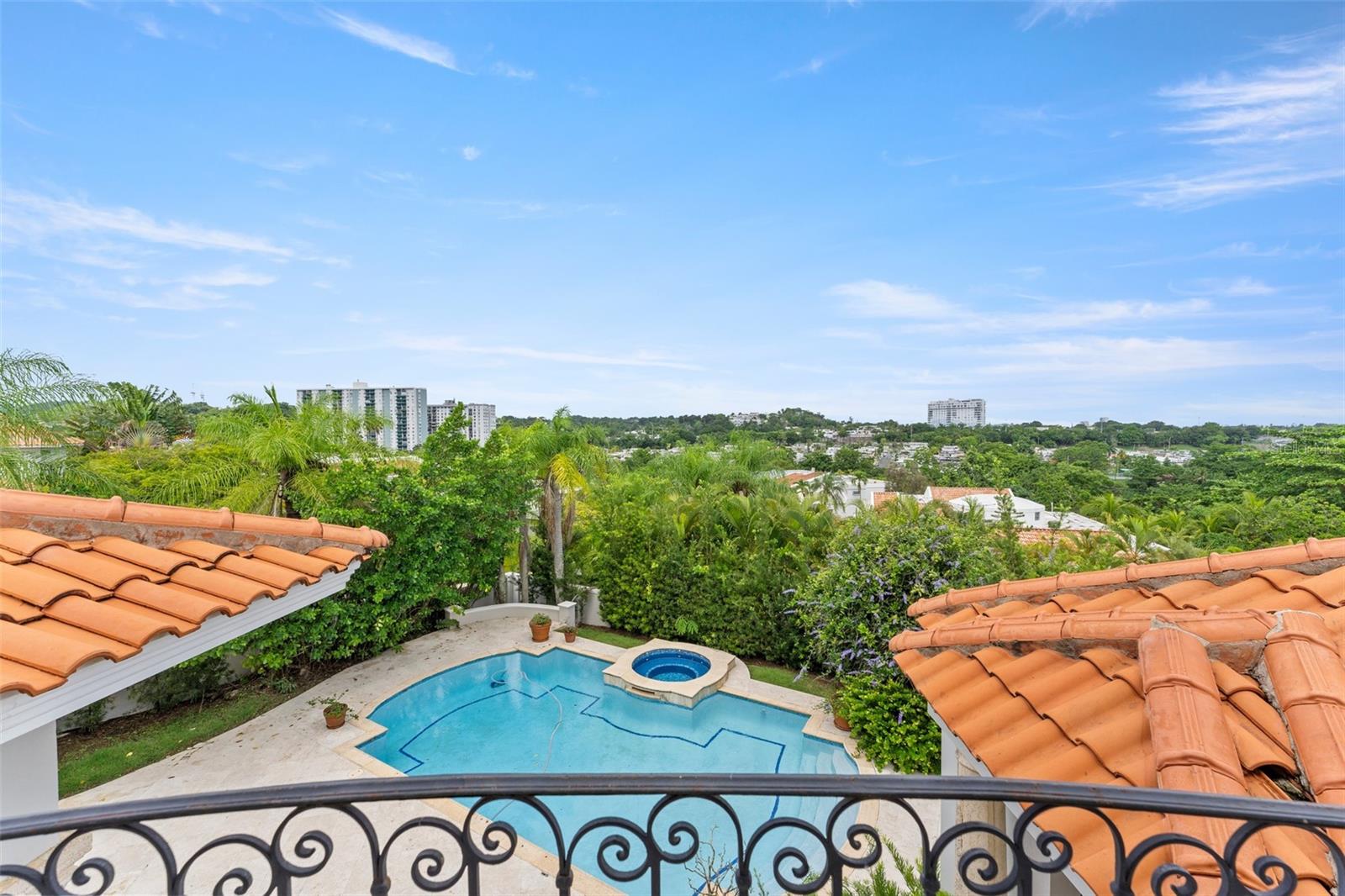 LOS PASEOS DEV - Residential